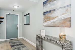 Interior - Peace of Paradise: Navarre Towers 3 bed, 3 bath stunner! 2 Master Suites! Sleeps 8 (Navarre)