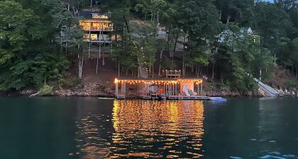 NEW! Lakefront Panoramic Views of lake and Mountains, Large Covered 2-Slip Dock