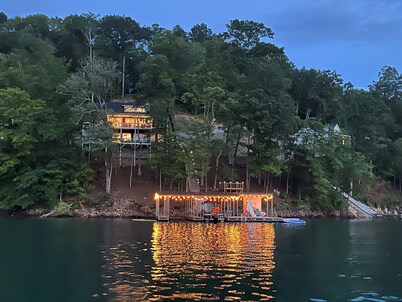 NEW! Lakefront Panoramic Views of lake and Mountains, Large Covered 2-Slip Dock