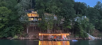 NEW! Lakefront Panoramic Views of lake and Mountains, Large Covered 2-Slip Dock