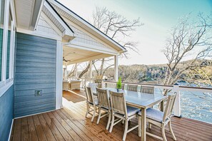 Outdoor dining - NEW! Lakefront Panoramic Views of lake and Mountains, Large Covered 2-Slip Dock (LaFollette)