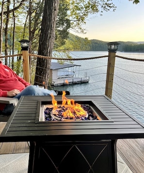 Terrace/patio - NEW! Lakefront Panoramic Views of lake and Mountains, Large Covered 2-Slip Dock (LaFollette)