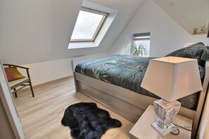 2 bedrooms, iron/ironing board, free WiFi, bed sheets