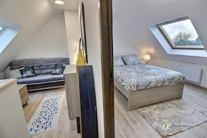 2 chambres, fer et planche à repasser, Wi-Fi gratuit, draps fournis