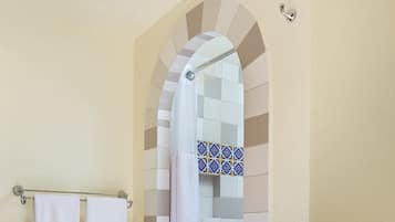 Bruser, hårtørrer, håndklæder