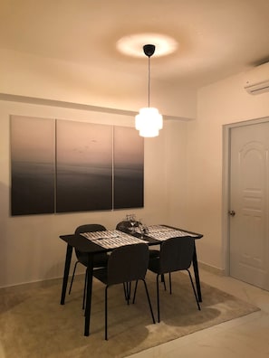 Apartamento conforto | Opções para refeição no quarto