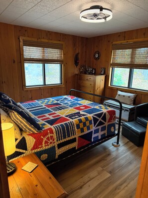 3 bedrooms, desk, free WiFi, bed sheets