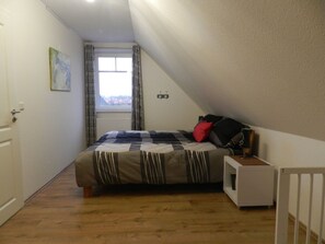 4 makuuhuonetta, silitysrauta/-lauta, vauvan matkasänky, ilmainen Wi-Fi