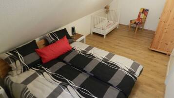 4 makuuhuonetta, silitysrauta/-lauta, vauvan matkasänky, ilmainen Wi-Fi