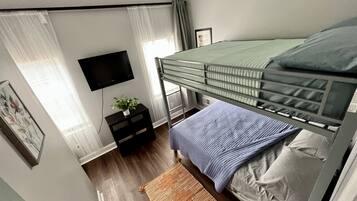 4 bedrooms, in-room safe, desk, iron/ironing board