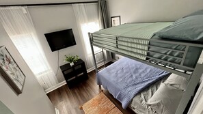 4 bedrooms, in-room safe, desk, iron/ironing board