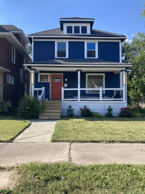 Exterior - Oasis 3 Bedrooms-3 Bathrooms Fully Stock Chef Kitchen for12 guest. (Highland Park)