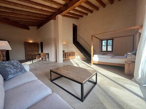 12 dormitorios, tabla de planchar con plancha, cuna de viaje