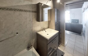 Bathtub, hair dryer