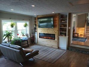 Smart TV, futbolito, estéreo y monitor de computadora