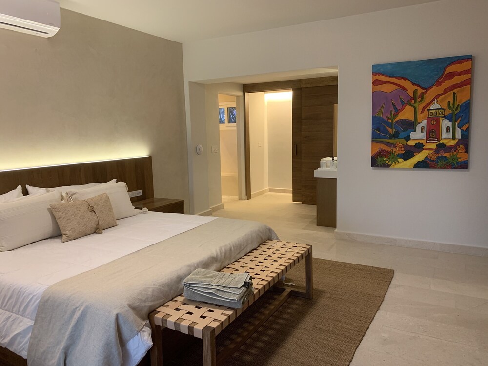 Ocean front villa that has been recently remodeled. Todos Santos Vrbo