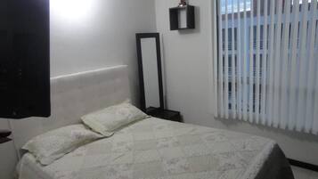 Apartamento básico | 2 dormitorios, cortinas opacas, tabla de planchar con plancha