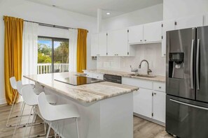 Fridge, microwave, oven, stovetop - [lounge like locals] walk to siesta beach +bikes (Siesta Key)