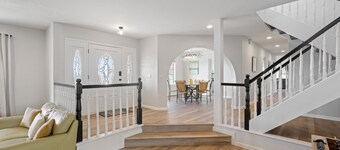 Skyline Ocean View Estate w/ pool & hot tub 