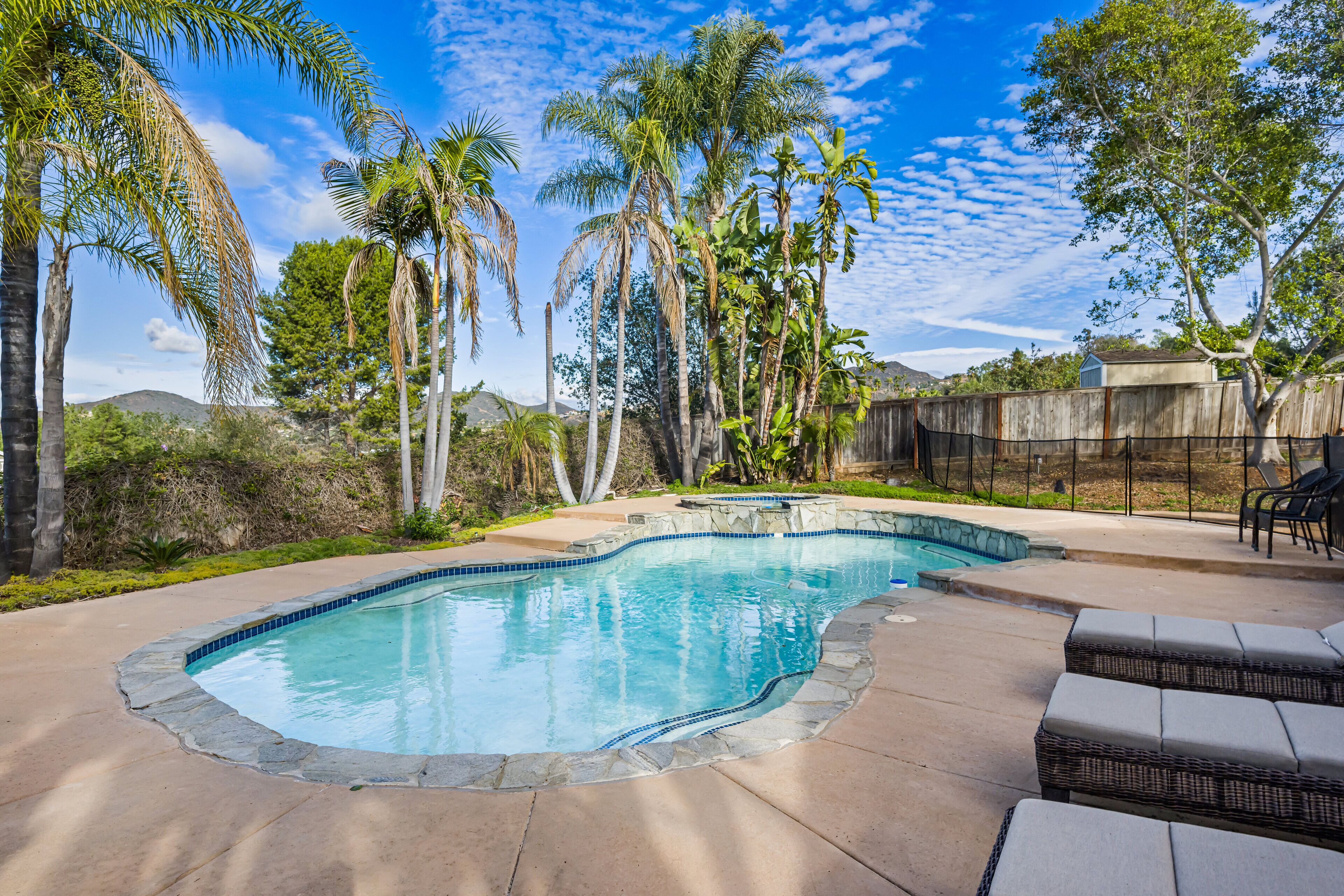 Skyline Ocean View Estate w/ pool & hot tub 