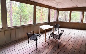 Dining - Cozy Cabin in the Woods w/ Ping Pong - 25 min from Skiing! (Twain Harte)
