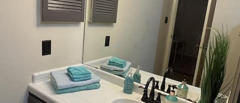 Dutxa, tovalloles, sabó i xampú