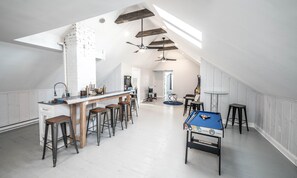 Games room - The Pleasant Mansion 6BR (Uptown/Downtown) by Lux Life (Minneapolis)