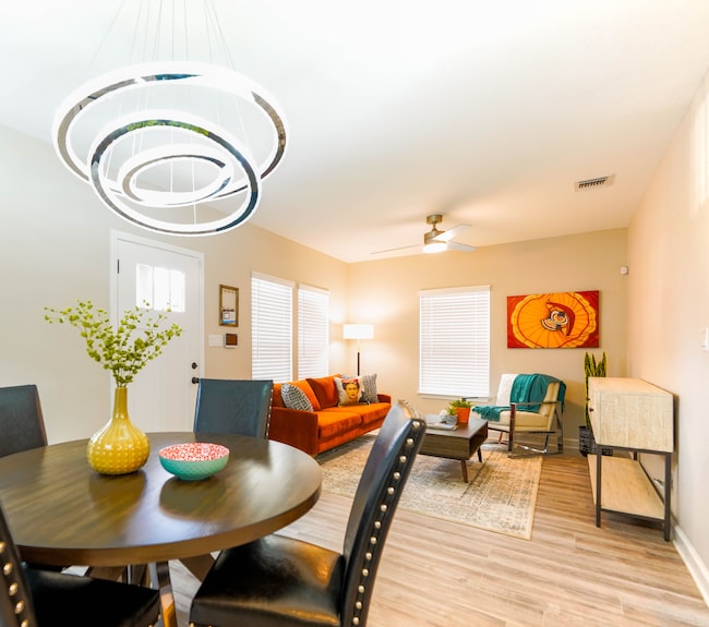 Casa Fiesta-2bed/2bath 1100 Sq Ft Urban Stunner - San Antonio, TX