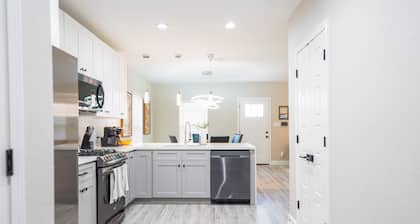 Casa Fiesta-2bed/2bath 1100 sq ft urban stunner