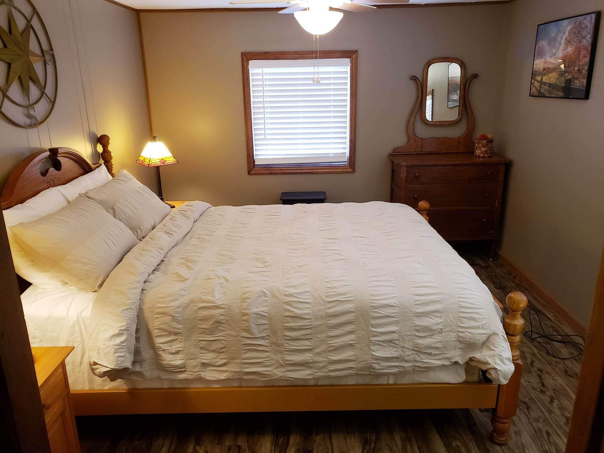 3 室のベッドルーム、旅行用ベビーベッド、WiFi (無料)、ベッドシーツ