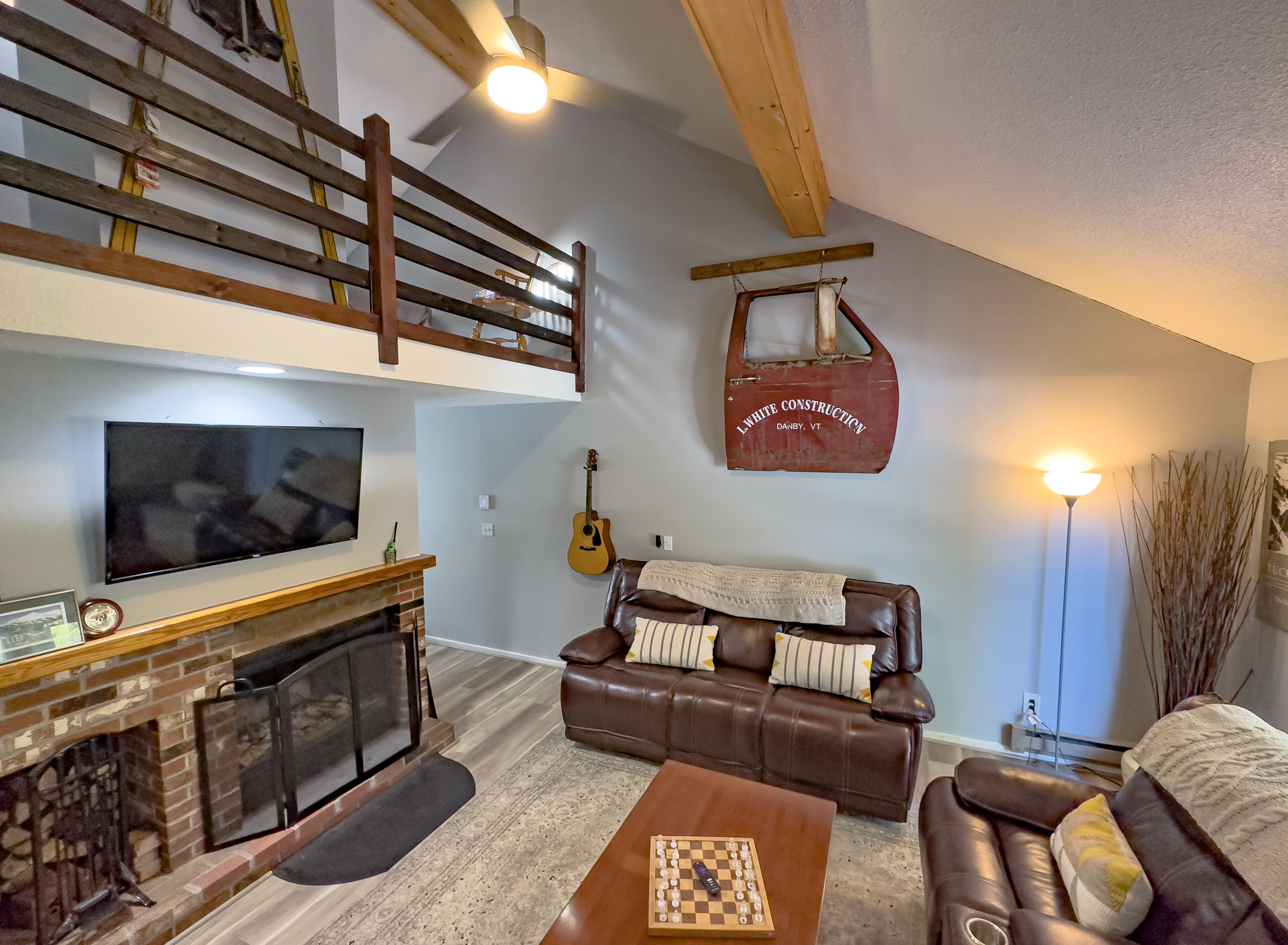 Mount Snow Cozy Condo (5 Minute Drive!) Sleeps 7