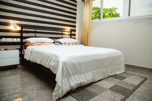 Standard Room | Desk, free WiFi, bed sheets - Ark Hotel and Apartments (Accra)