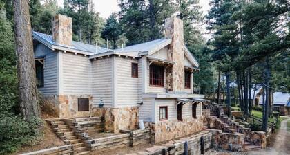 Elegant Chalet in Taos Canyon
