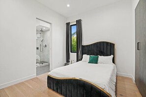 3 habitaciones, escritorio, tabla de planchar con plancha y wifi gratis 