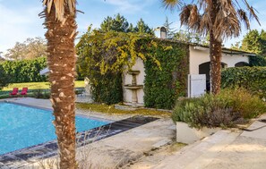 Pool - Beautiful home in Léognan with sauna (Léognan)