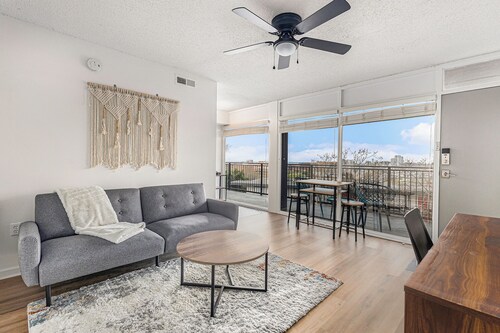 Magic City Overlook - Walk to Dining, Nightlife, Hospitals and Coffee shops