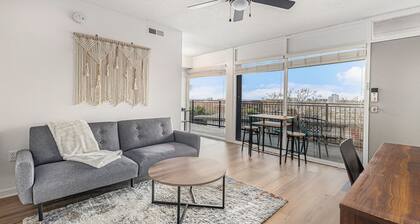 Magic City Overlook - Walk to Dining, Nightlife, Hospitals and Coffee shops