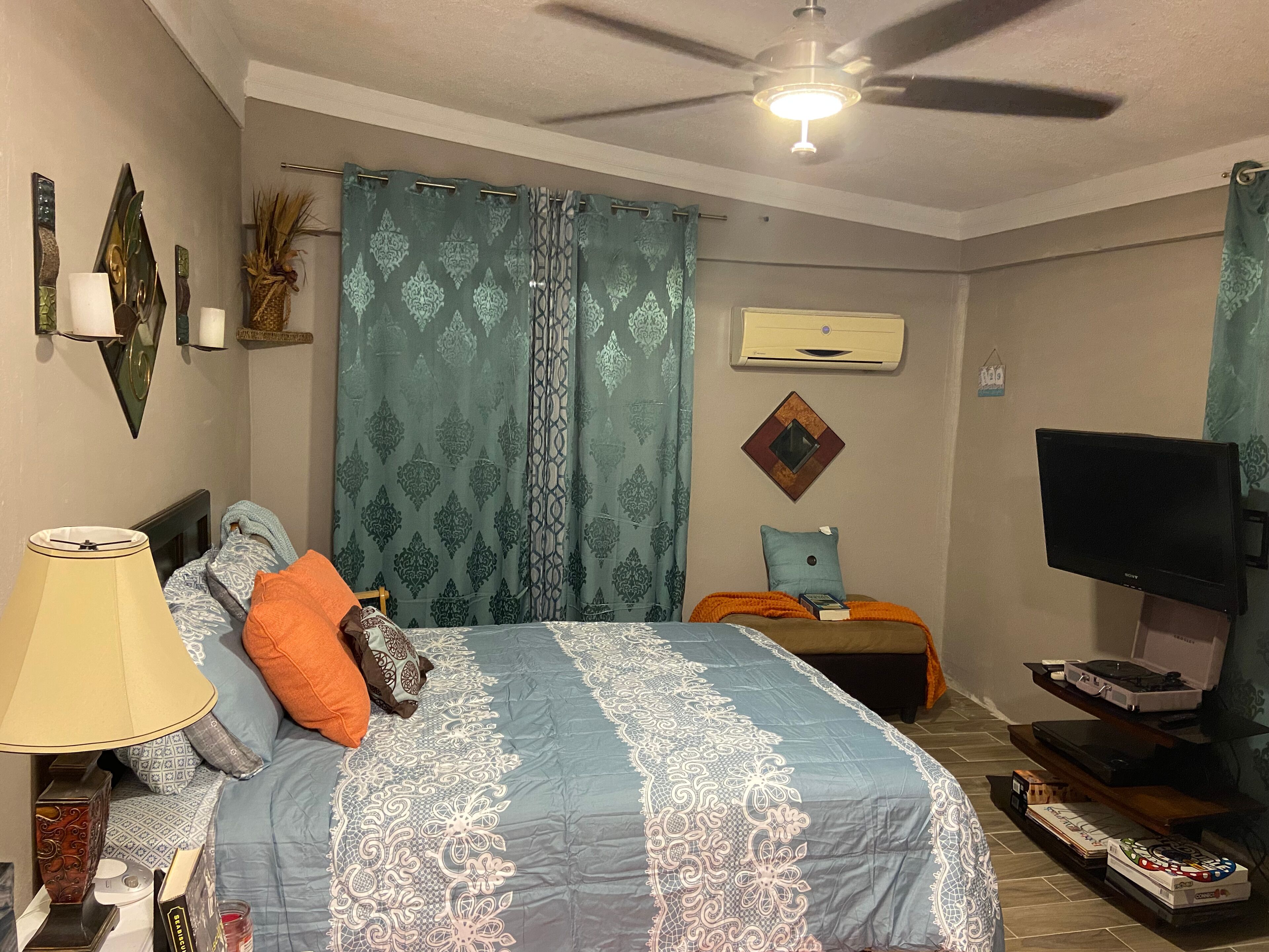 Basic Room, 1 Bedroom, Non Smoking | Individually decorated, individually furnished, iron/ironing board
