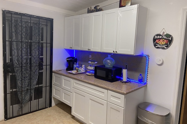 Basic Room, 1 Bedroom, Non Smoking | Living area | 40-inch flat-screen TV with cable channels, TV, Netflix
