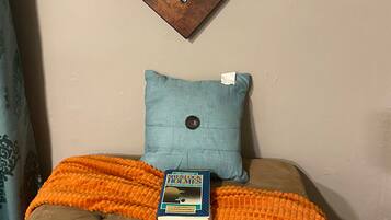 Individuelt dekorert, individuelt innredet og strykejern/-brett