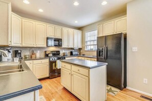 冰箱、微波炉、烤箱、炉灶