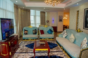 Presidential Suite, 2 Bedrooms, Connecting Rooms, City View | Living area