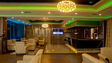 3 bars/lounges