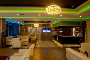 3 bares/lounges