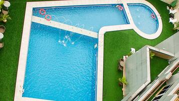 Kolam renang outdoor