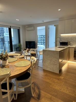 Dining - 3 bedroom apartment in the heart of the CBD. (Melbourne)