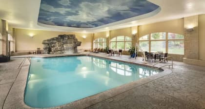 Luxe Chalet - Sleeps 15