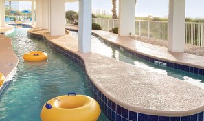 Alberca al aire libre y alberca climatizada