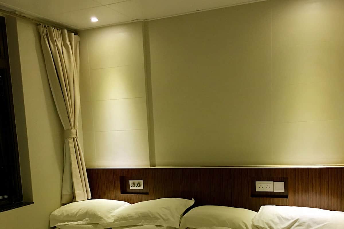 Cortinas blackout, tabla de planchar con plancha y wifi gratis