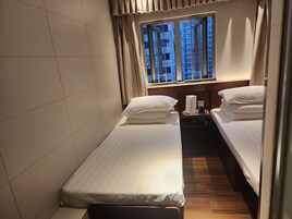 Cortinas blackout, tabla de planchar con plancha y wifi gratis 